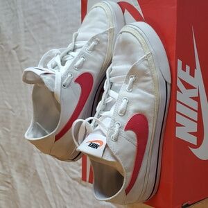 Nike casual tennis shoes